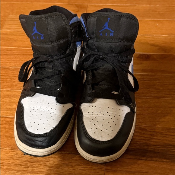 Jordan Other - Jordan retro 1 Black and White Sneakers size 6